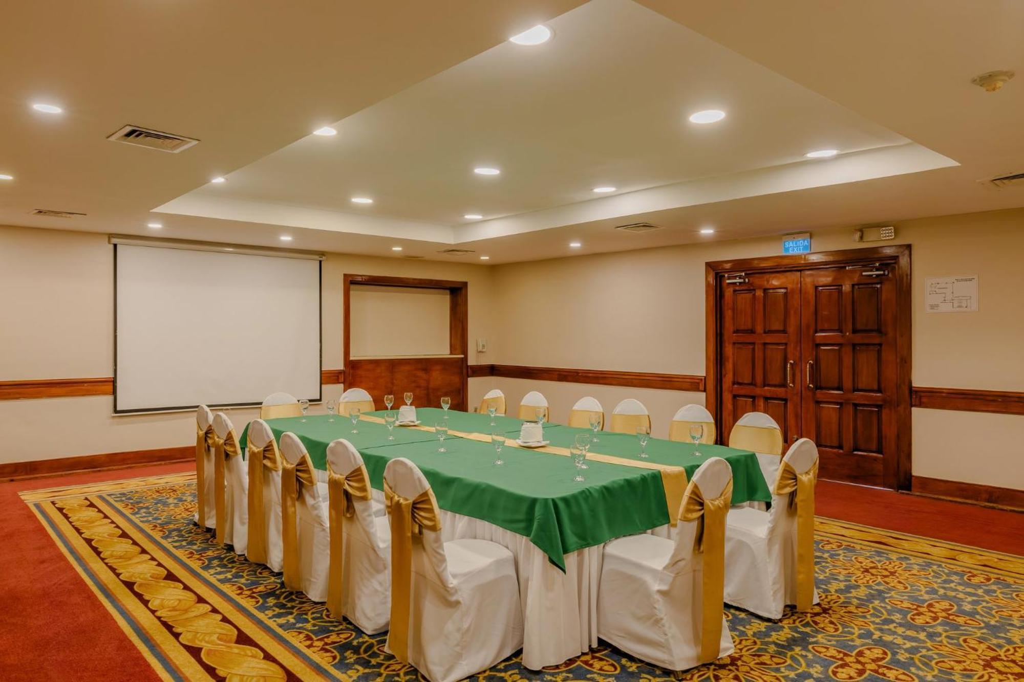 Hotel Convention Center By Ihg